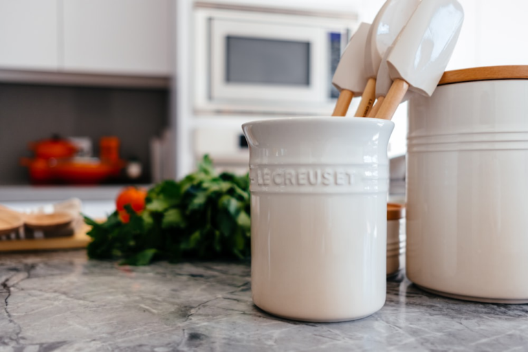 spatulas in a jar